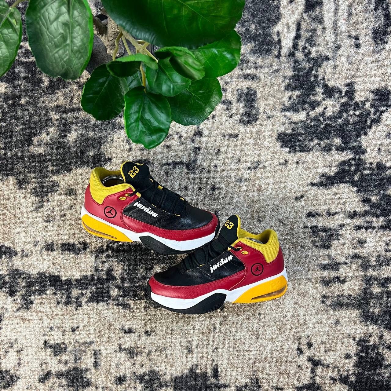 Jordan Brand Jordan Max Aura 3 Se Mid-Top Sneakers Streetwear Y2K Style Size US 6 / EU 39 - 1 Thumbnail