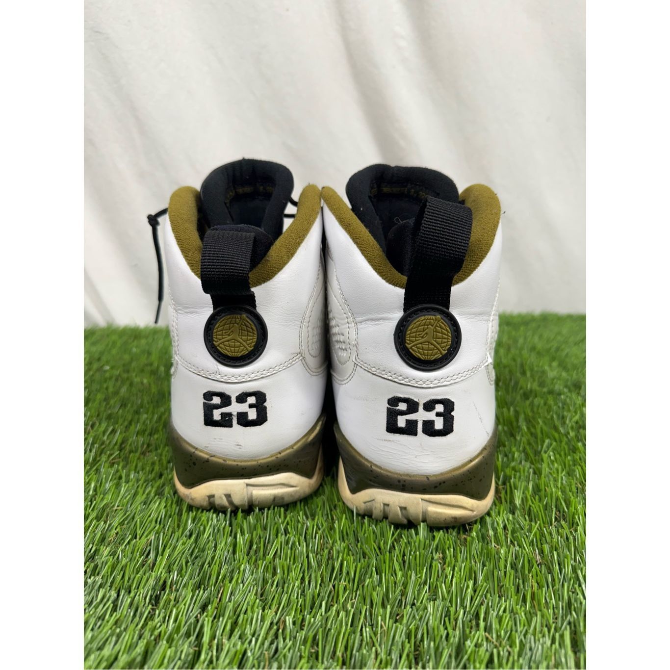 Jordan Brand Size 10.5 - Air Jordan 9 Retro Statue Size US 10.5 / EU 43-44 - 3 Thumbnail