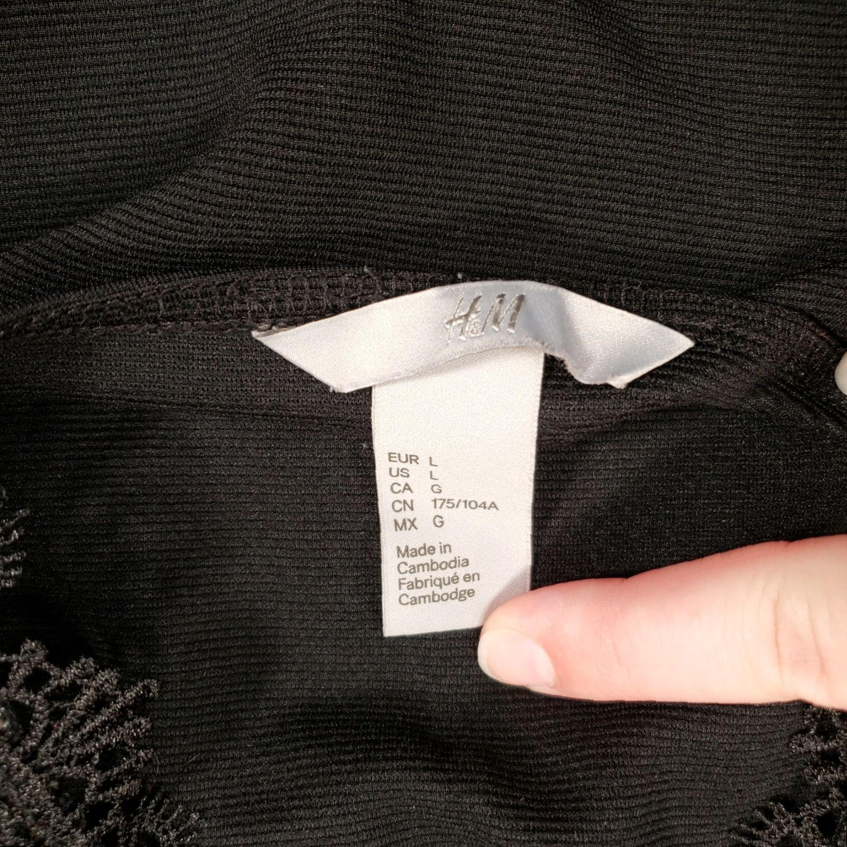H&M H&M Tank Womens L Black Lace Yoke Mock Neck Sleeveless Casual Size L / US 10 / IT 46 - 3 Thumbnail