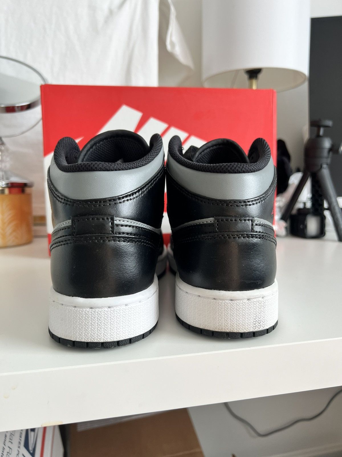 Jordan Brand × Nike Jordan 1 Mid Shadow Red (GS) - 554725-096 Size US 5.5 / EU 38 - 3 Thumbnail