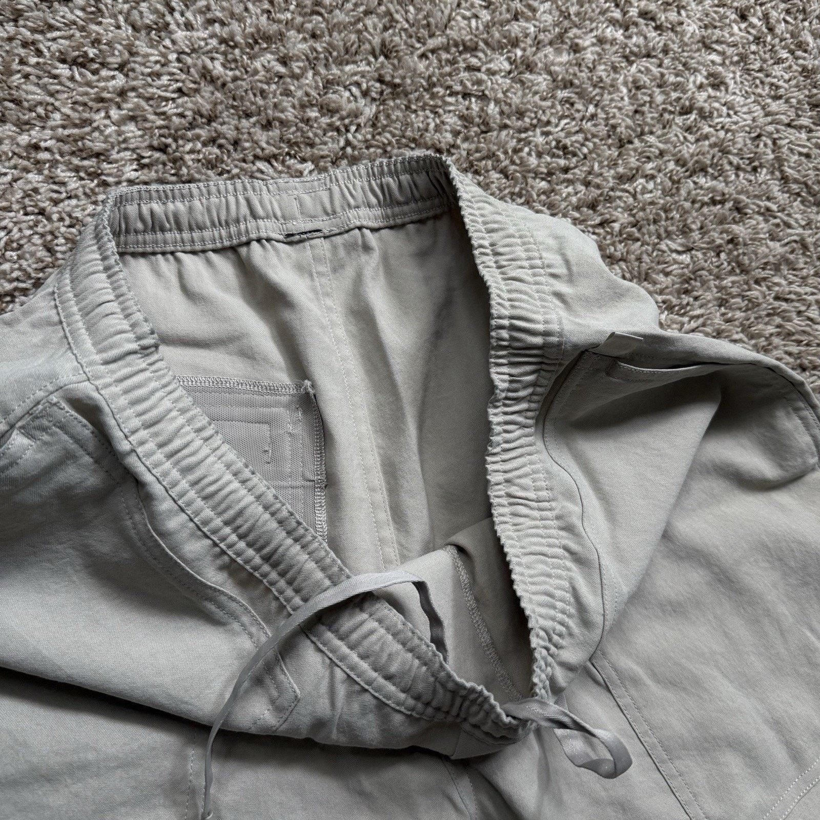 Lululemon LuluLemon Relaxed Fit Pull On Short Light Woven 6” Inseam Size US 32 / EU 48 - 5 Thumbnail