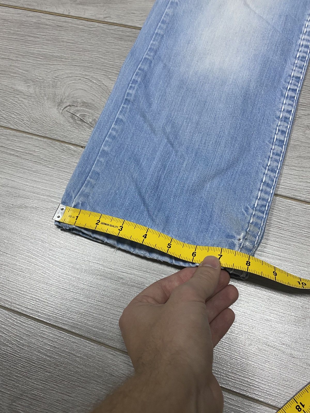 True Religion True Religion horse shoes distressed vintage jeans stitched Size US 31 - 15 Thumbnail