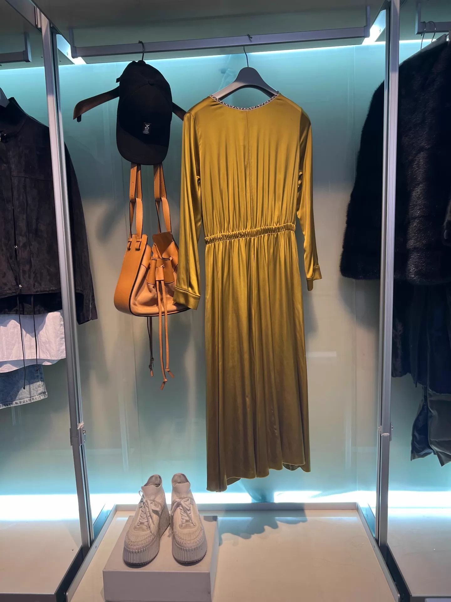 forte_forte forte_forte V-Neck Long Sleeve Cinched Pleated Dress (I) IT Size S / US 4 / IT 40 - 3 Thumbnail