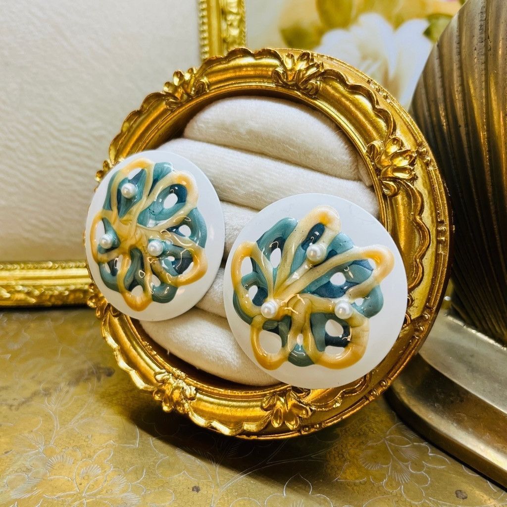Vintage Vintage Cottagecore Enamel Earrings Green Yellow White Pearl Size ONE SIZE - 2 Thumbnail