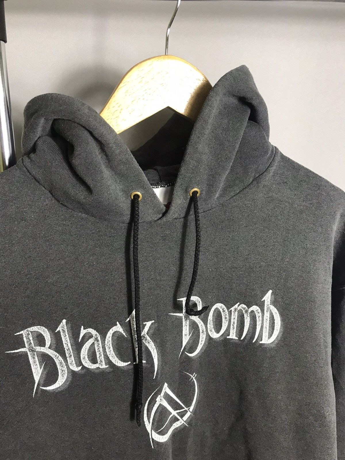 Fruit Of The Loom Black Bomb A France Rock Metal Black Vintage Hoodie Mens Size US XL / EU 56 / 4 - 4 Thumbnail