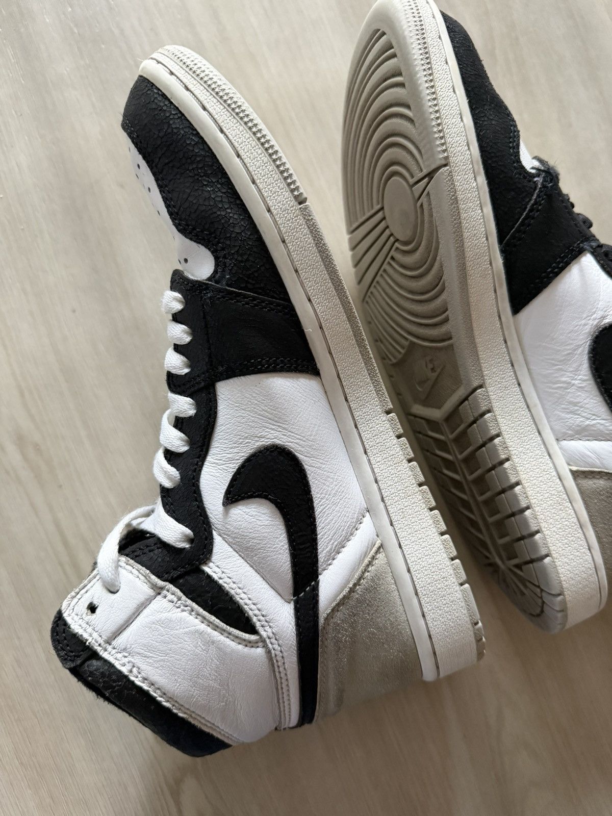 Jordan Brand Nike Air Jordan 1 Retro High Stage Haze 555088-108 Sz 8.5 Size US 8.5 / EU 41-42 - 4 Thumbnail