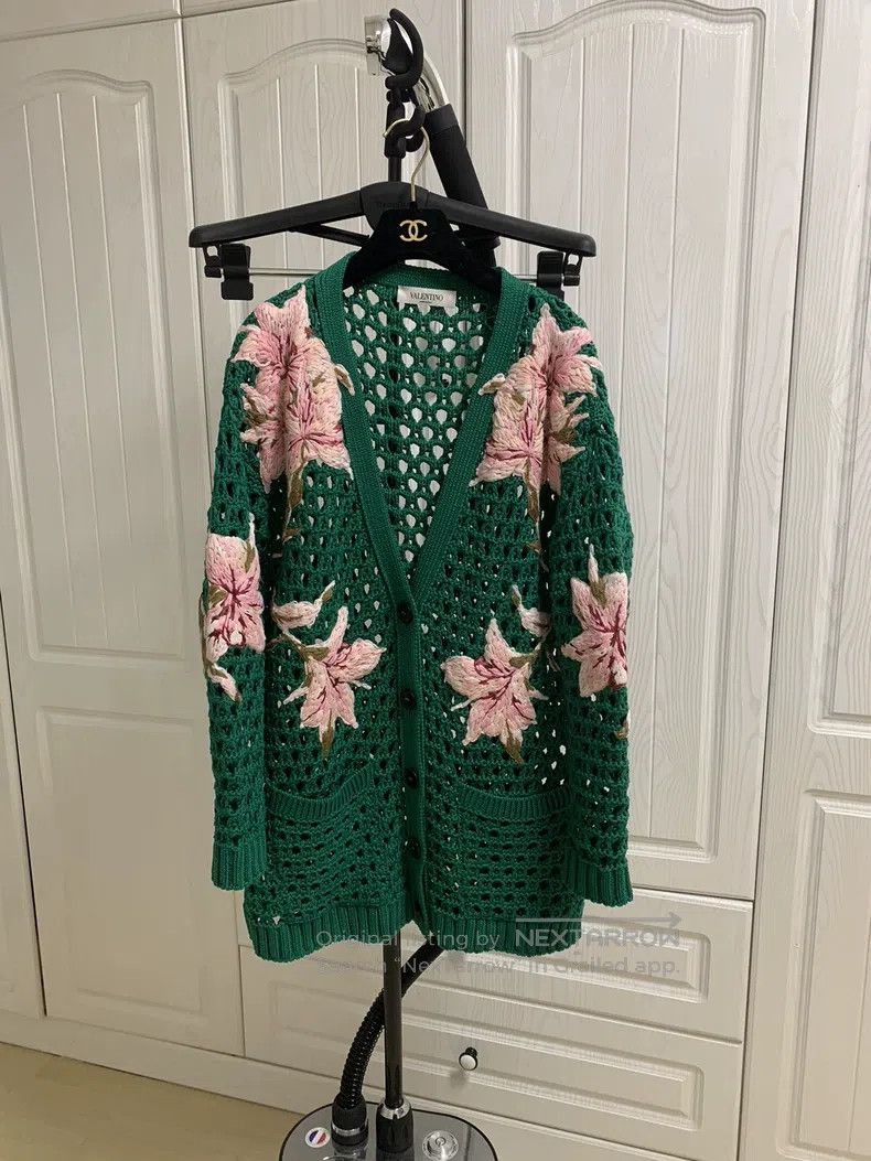 Valentino Valentino Flower embroidered sweater coat Size XS / US 0-2 / IT 36-38 - 1 Thumbnail