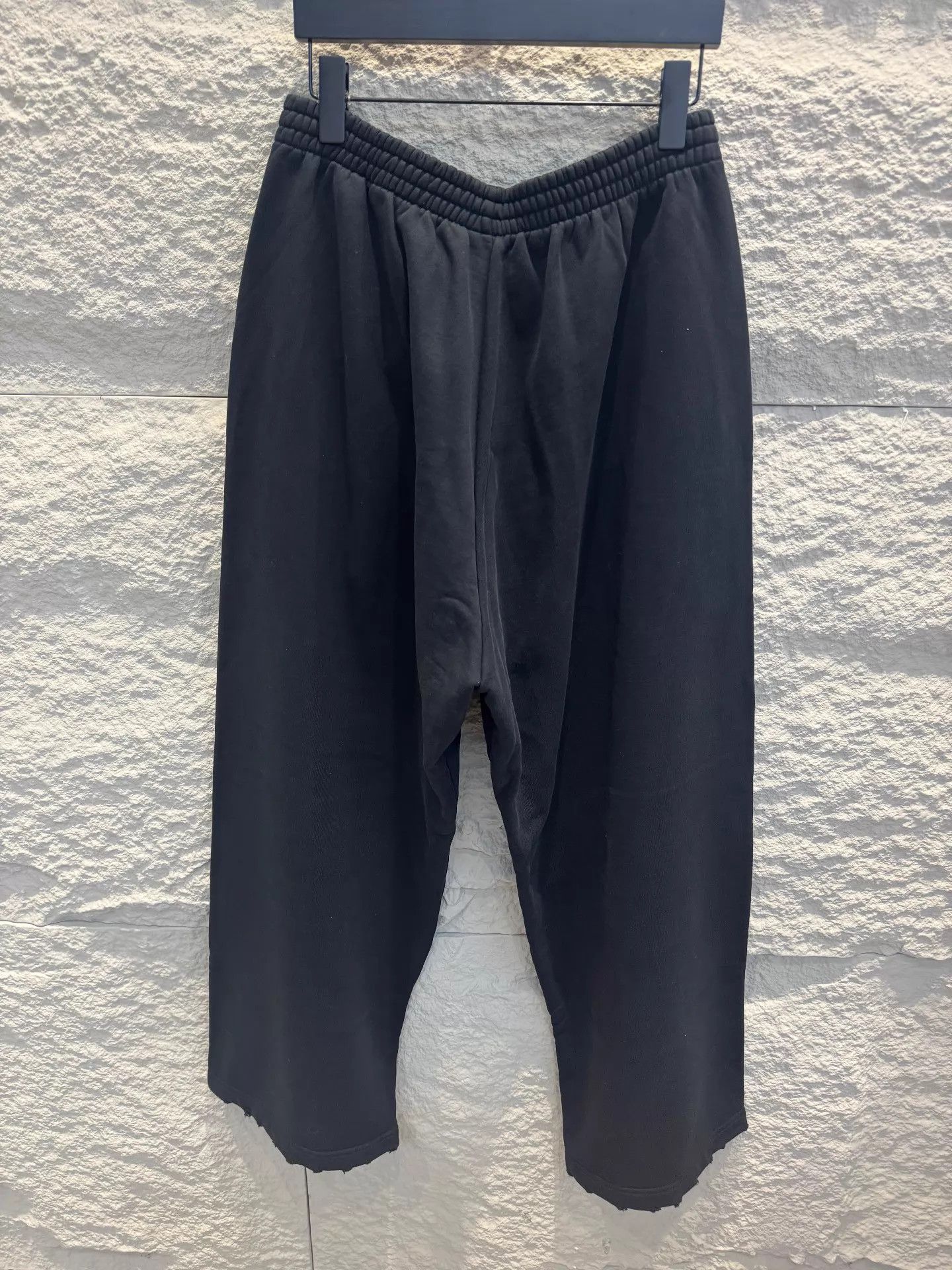 Balenciaga Balenciaga Distressed Logo Print Loose Unisex Pants M Size US 32 / EU 48 - 4 Thumbnail