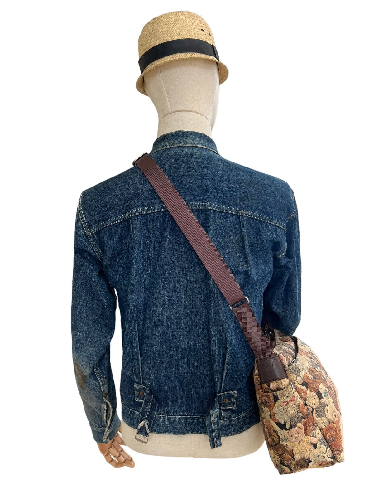 Japanese Brand Vintage Yamatoya Tokyo Ravi Ravi Jacquard Bears Sling Bag Size ONE SIZE - 2 Thumbnail