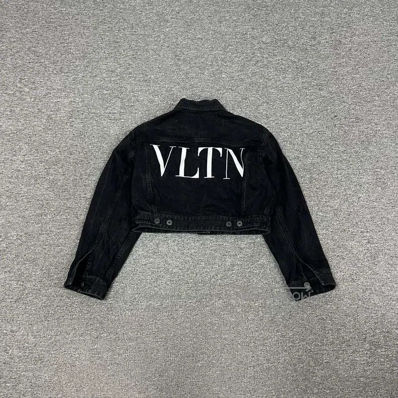 Valentino Valentino Embroidered short denim jacket Size M / US 6-8 / IT 42-44 - 1 Thumbnail