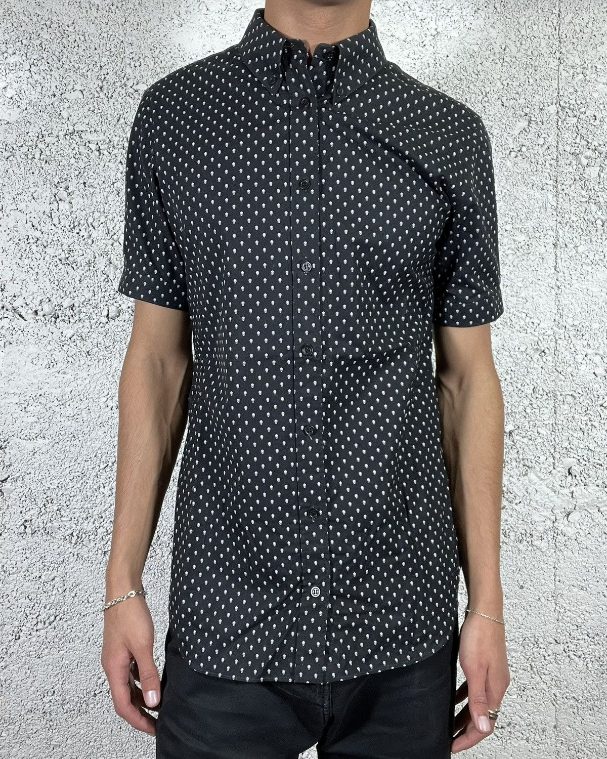 Alexander McQueen Alexander Mcqueen Short Sleeve Skull Shirt Size US S / EU 44-46 / 1 - 3 Thumbnail