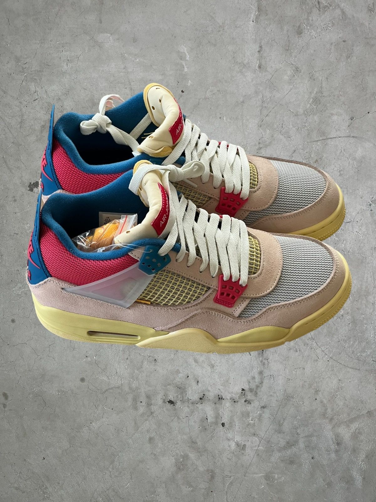 Jordan Brand Jordan 4 Retro x Union Guava Ice Size US 10.5 / EU 43-44 - 4 Thumbnail