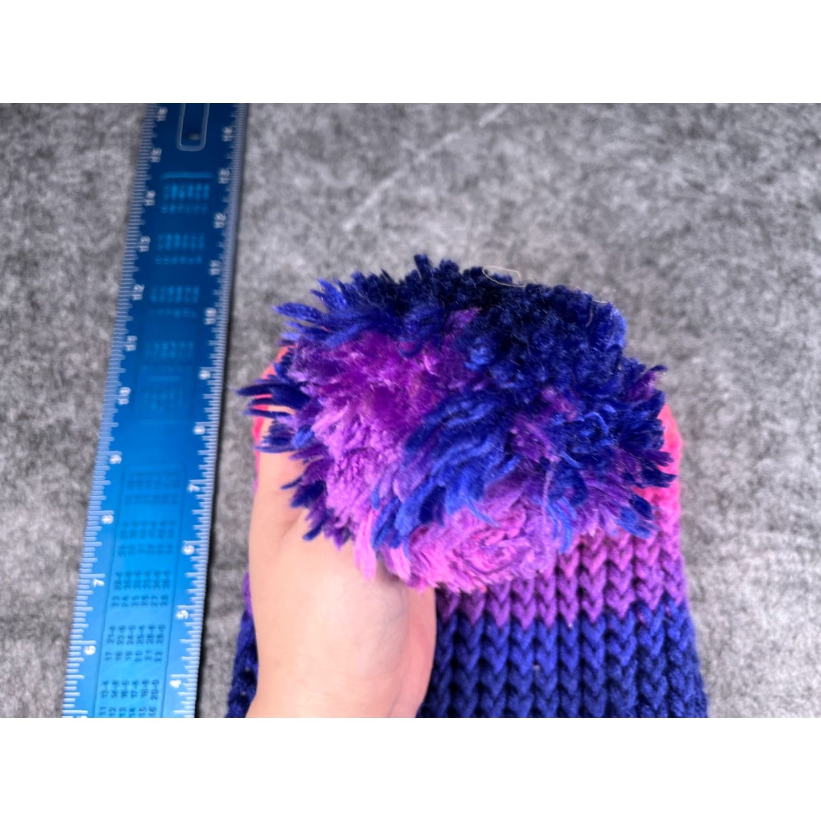 Vintage Ombre Beanie Toque Adult One Size Blue Pink Knit Acrylic Ski Pom Outdoor Beanie Unisex Adults Knit Size ONE SIZE - 4 Thumbnail
