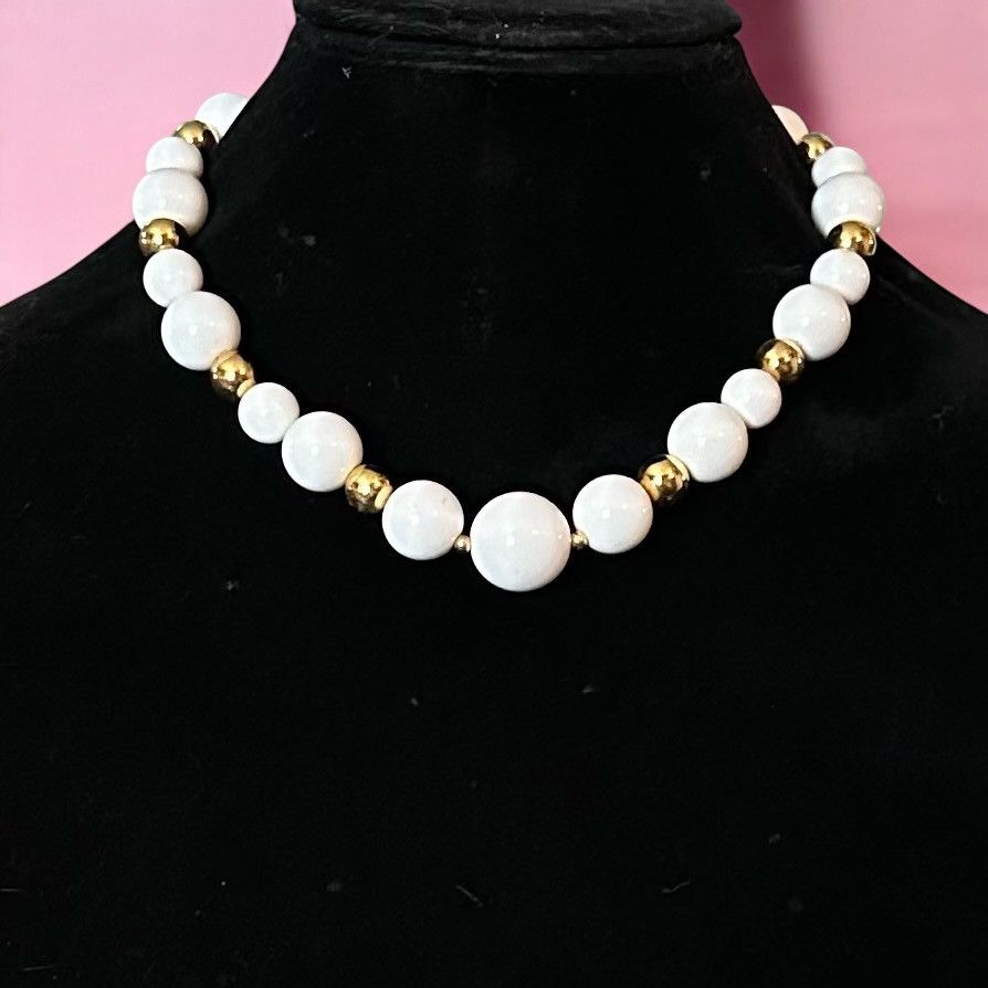 Monet Vintage Monet chunky white and gold bead necklace Size ONE SIZE - 1 Thumbnail