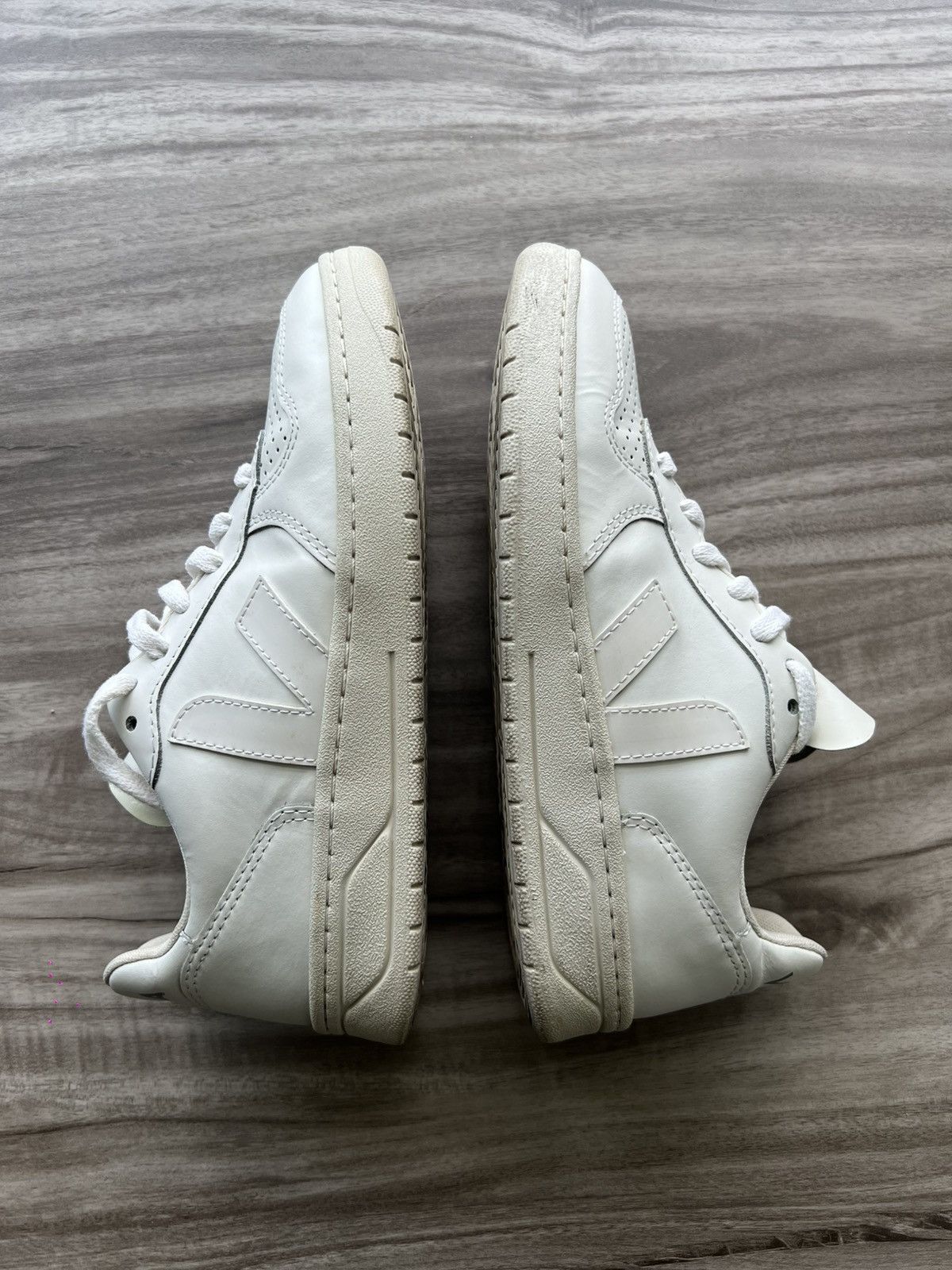 Veja Size 6 - Veja V-10 Leather White Womens Size US 6 / IT 36 - 2 Thumbnail