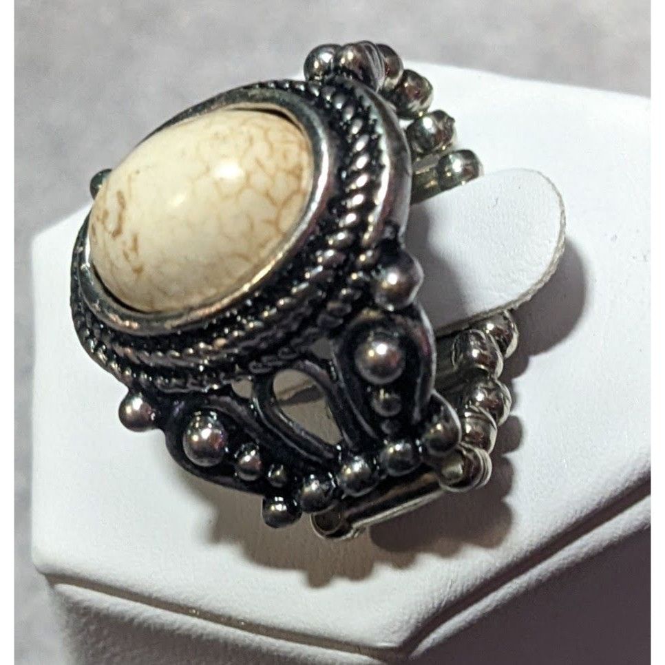 Other Victorian Style Silver Tone Stretch Ring With Marbled White Size ONE SIZE - 2 Thumbnail