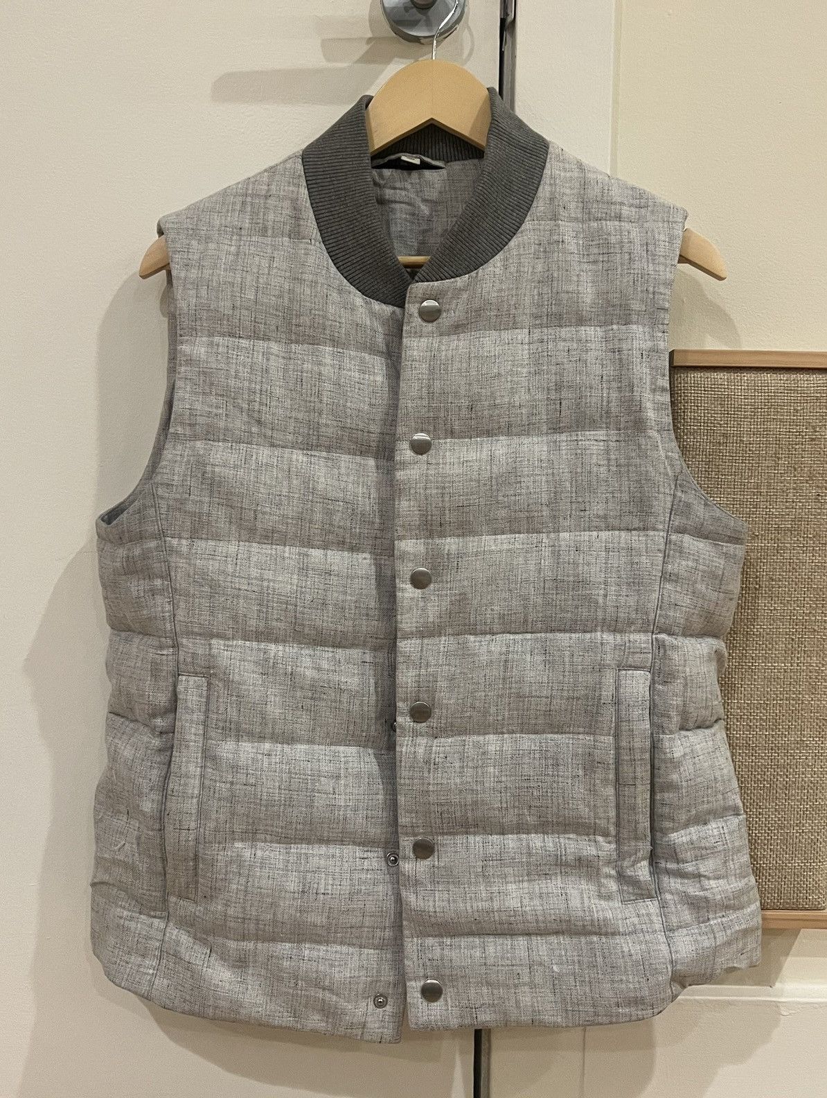 image of Suitsupply Linen Chengdu Down Filled Padded Vest in Grey, Men's (Size Medium)