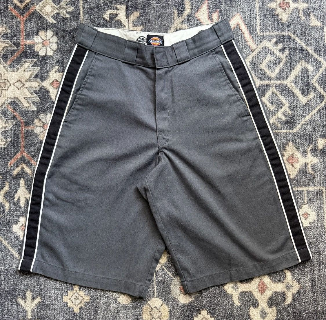 Dickies × Supreme Supreme x Dickies Stripe charcoal shorts size 30 Size US 30 / EU 46 - 2 Thumbnail