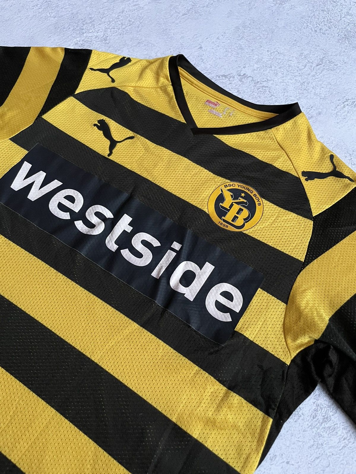 Puma Puma Young Boys 2010/2011 Home Soccer Jersey Kit Size US S / EU 44-46 / 1 - 2 Thumbnail