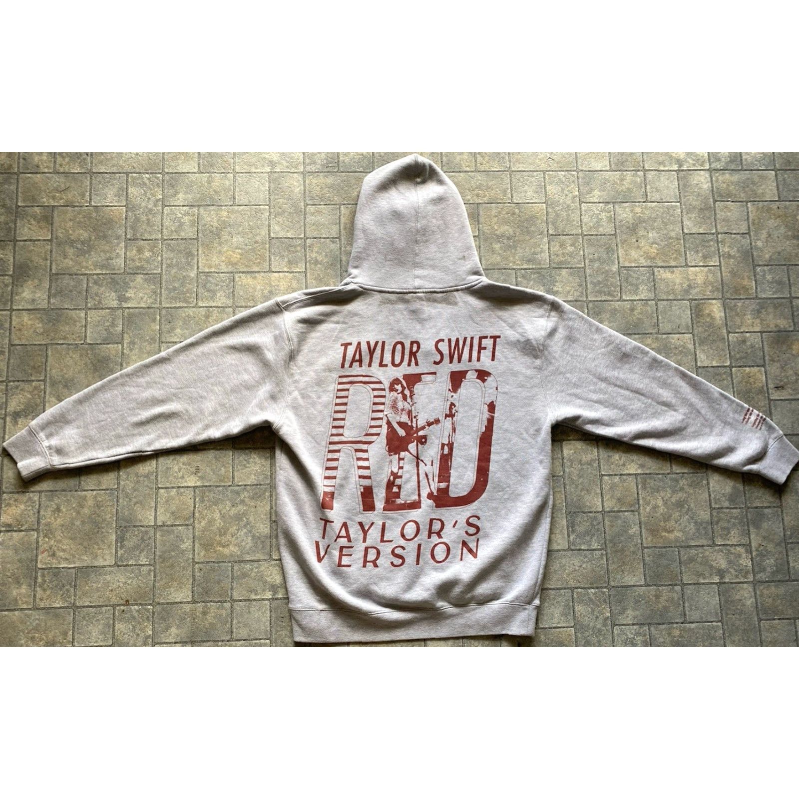 Vintage Taylor Swift Pullover Hoodie Men L Gray Taylor Swift Red Taylor’s Version Gray Mens Hoodies Size US L / EU 52-54 / 3 - 2 Thumbnail