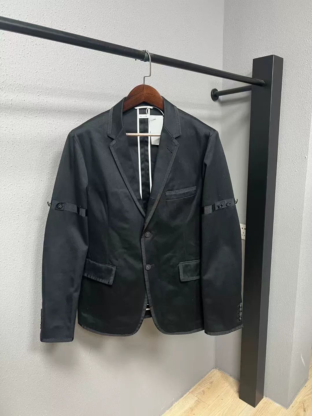 Thom Browne Thom Browne Black Sleeve Badge Suit Size US M / EU 48-50 / 2 - 1 Thumbnail