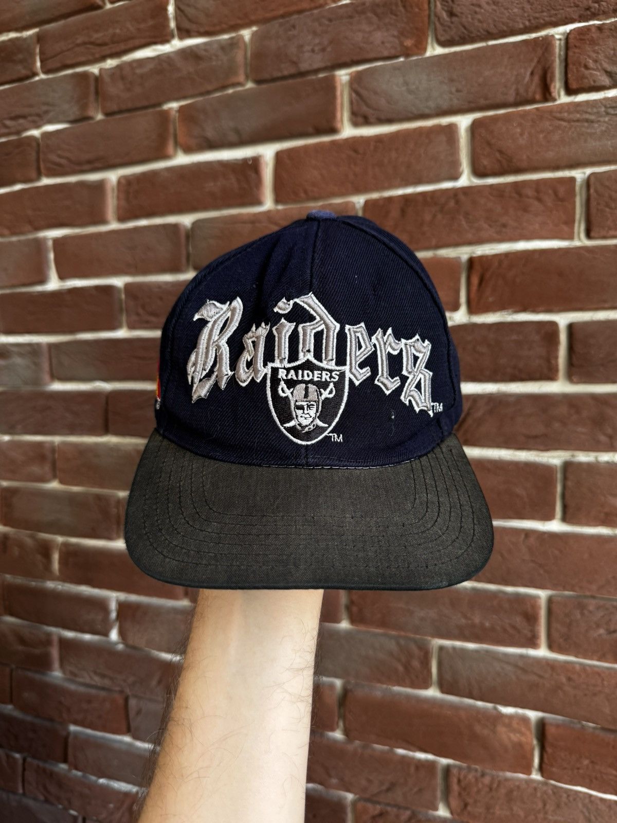 NFL Vintage Oakland Raiders Cap Hat Trucker NFL Streetwear Size ONE SIZE - 3 Thumbnail