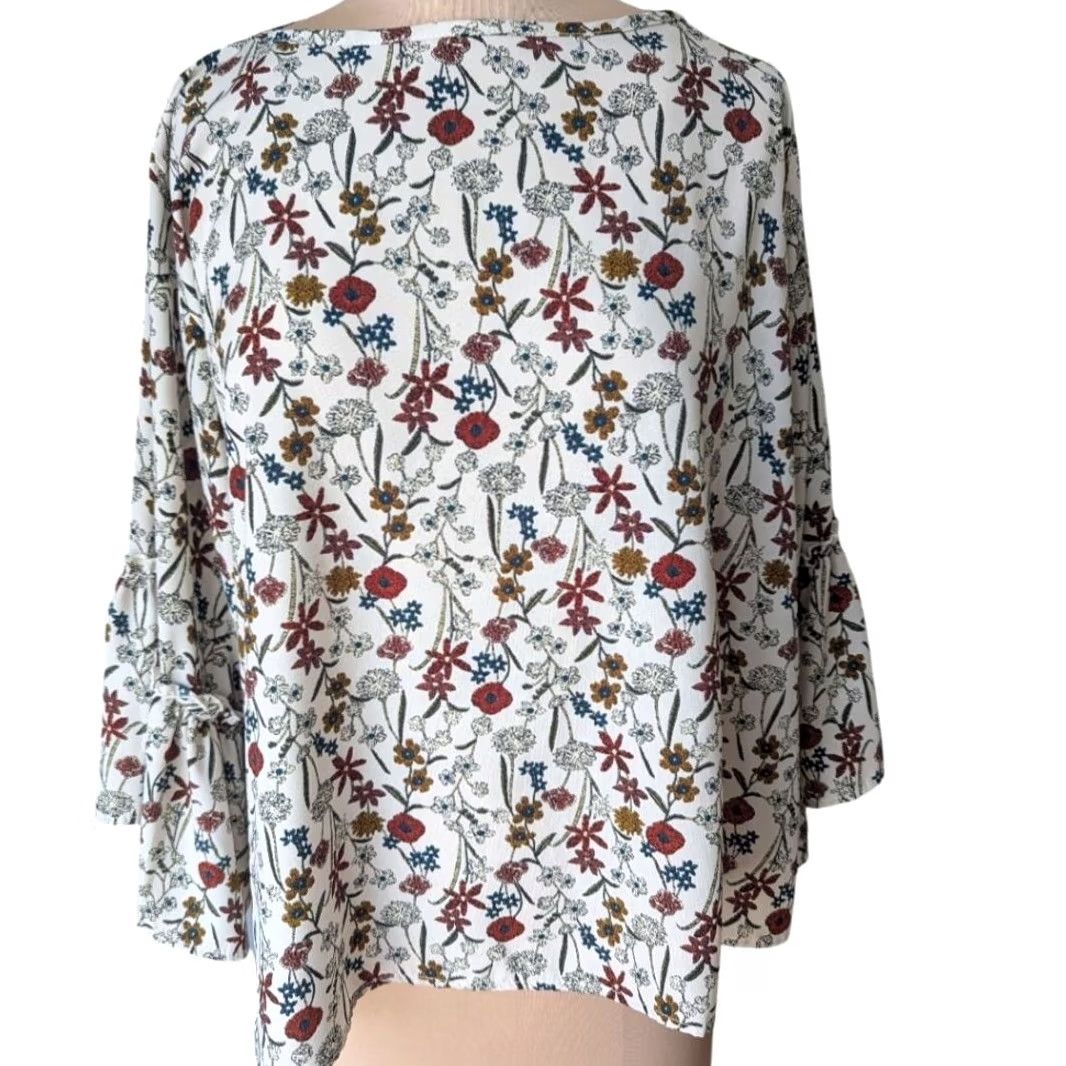 Bell Womens Blouse White Multicolor Floral Bell Sleeve Boat Neck Tiered Relaxed Fit US Made S Size S / US 4 / IT 40 - 2 Thumbnail