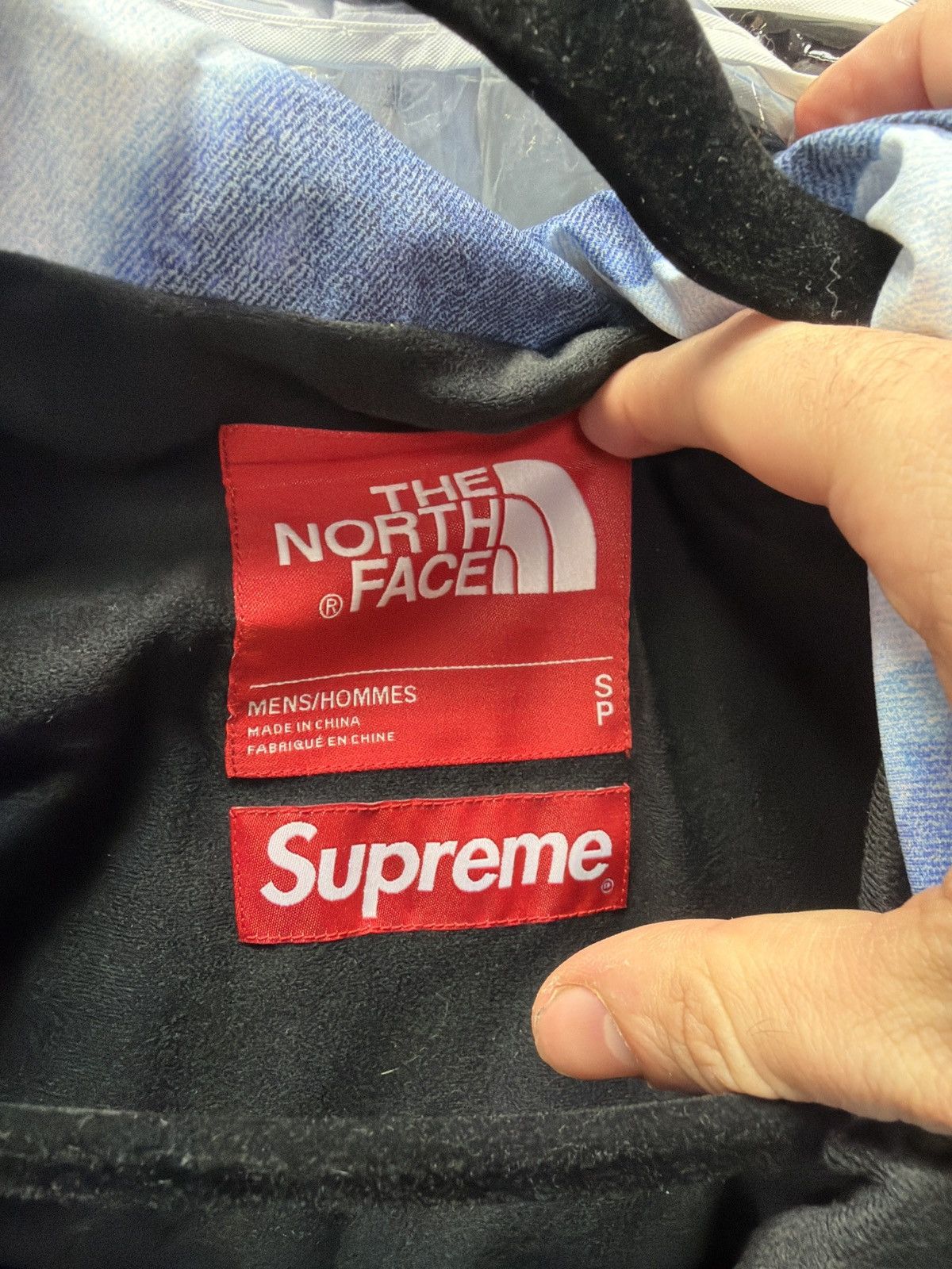 Supreme × The North Face Supreme north face bleached denim mountain jacket small Size US S / EU 44-46 / 1 - 7 Thumbnail