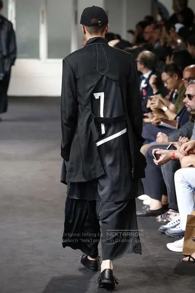 Yohji Yamamoto Yohji Yamamoto Black Cutout Suit Jacket. Size US M / EU 48-50 / 2 - 6 Thumbnail