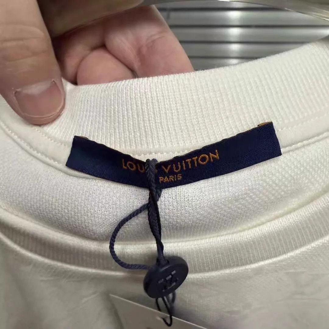 Louis Vuitton Louis Vuitton White Monogram Short S Tee new with tags Size S / US 4 / IT 40 - 2 Thumbnail