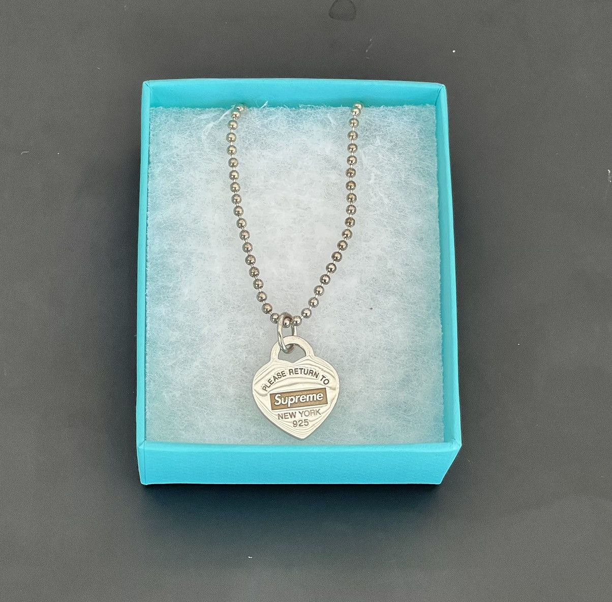 Pre-owned Tiffany & Co Supreme . Return To Tiffany Heart Tag Pendant In White
