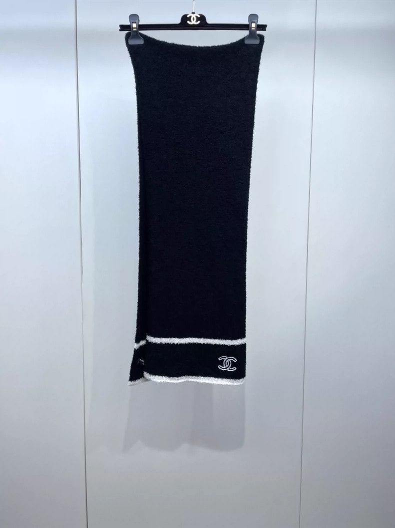 Chanel Chanel Panda color matching double C knitted scarf 2504-Nex Size ONE SIZE - 1 Thumbnail