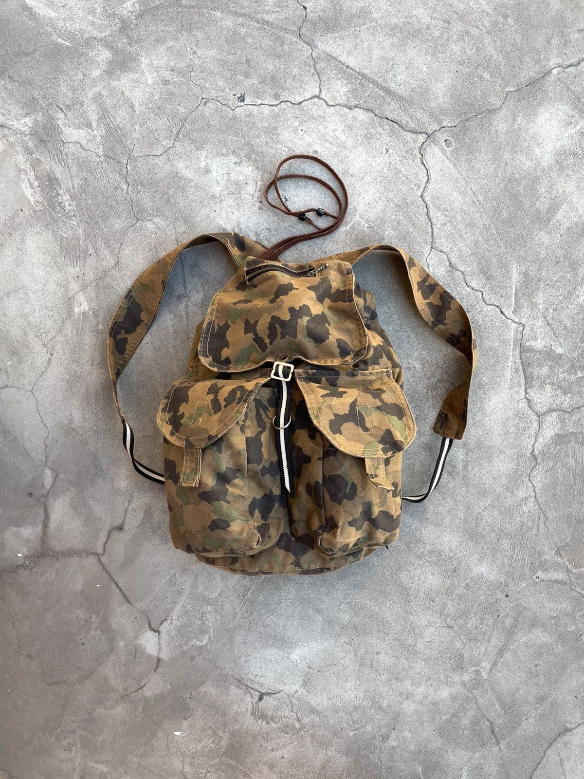 Vintage Camouflage Military Backpack w/ Vintage Zipper Size ONE SIZE - 1 Thumbnail