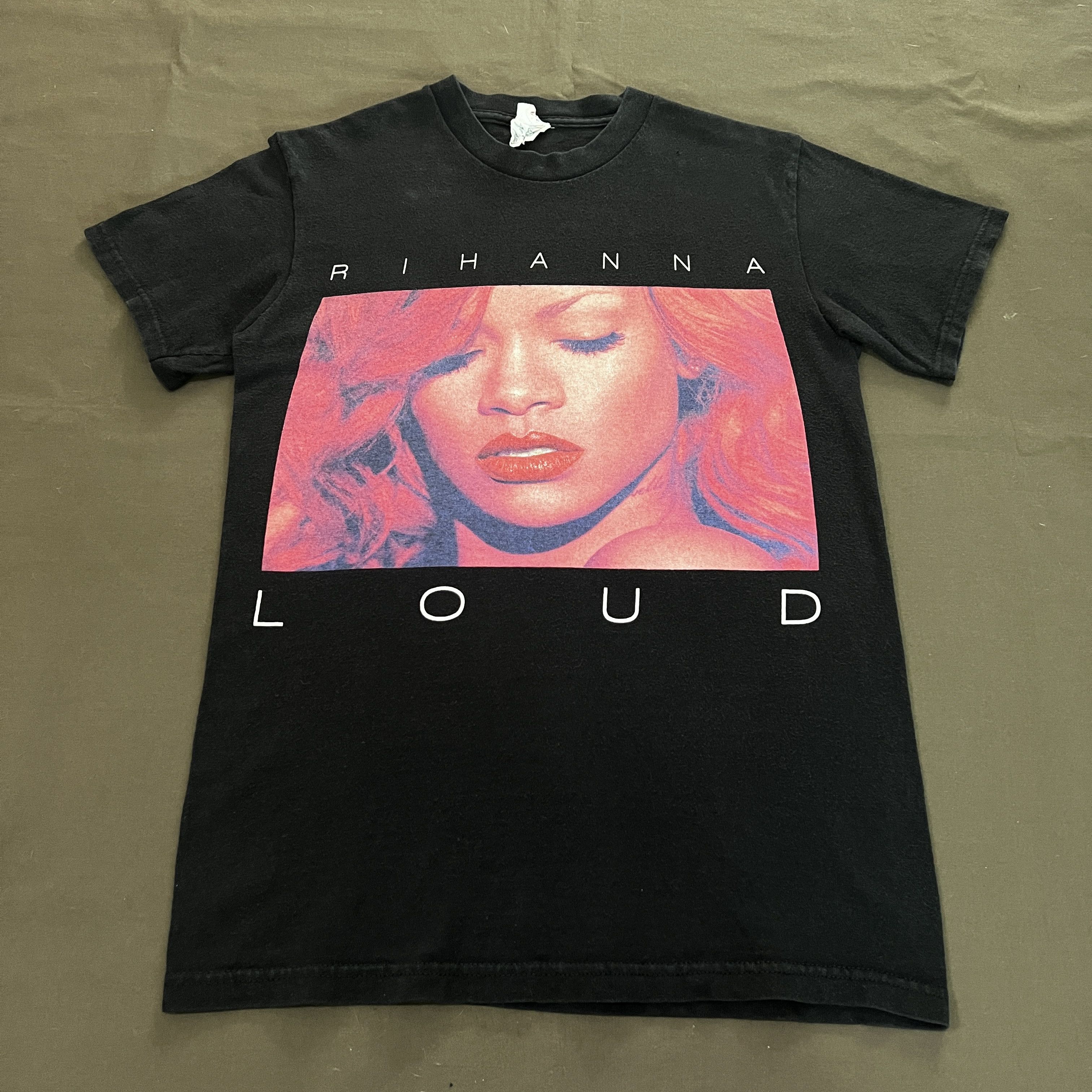 Band Tees × Rap Tees Rihanna Loud Promo Tour Tee Size US S / EU 44-46 / 1 - 2 Thumbnail