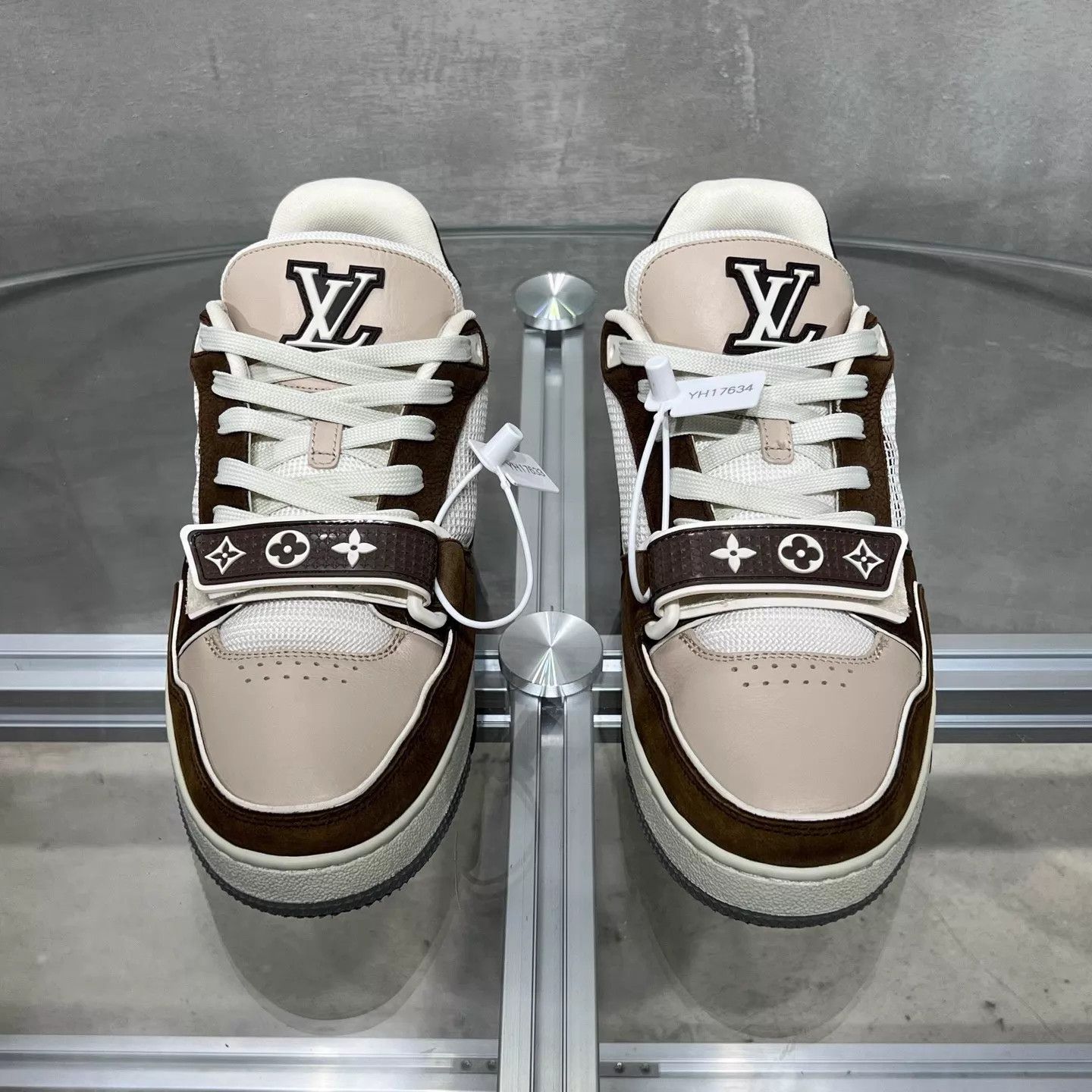 Louis Vuitton Louis Vuitton Mocha Trainer Velcro UK6 (40) Size US 7 / EU 40 - 1 Thumbnail