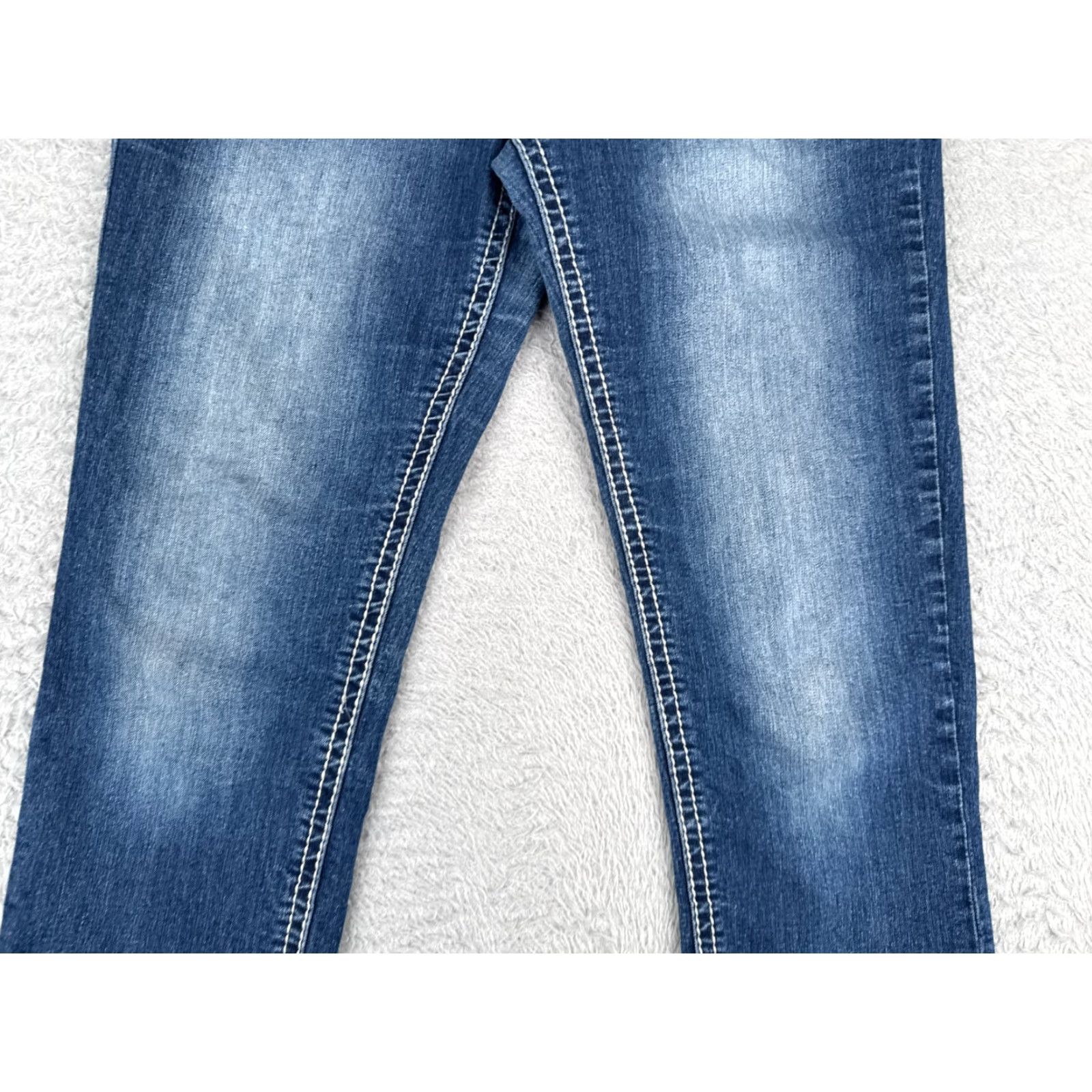 Vintage Maurices Jeans Womens Capri 28x23 Blue Denim Mid Rise 28 Regular Cotton Blend Embroidered Zipper 5-Pocket Cowboy Southwestern Designer Vintage No | 7 Size 28" / US 6 / IT 42 - 3 Thumbnail
