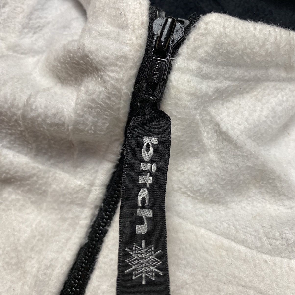 Vintage Vintage 90s Bitch Skateboards Logo Rubber Patch Polar Jacket Size US L / EU 52-54 / 3 - 6 Thumbnail