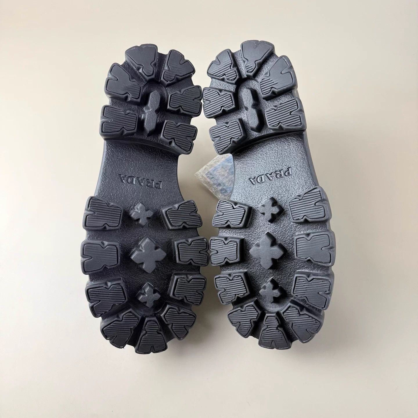 Prada Prada Black Triangle Logo Platform Gear Sneakers EU38.5 Size US 7.5 / IT 37.5 - 7 Thumbnail