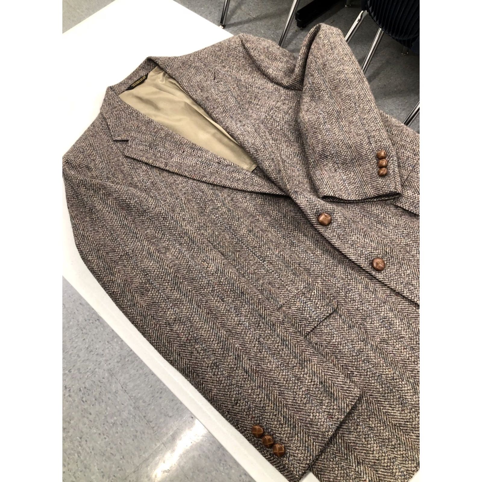 Vintage VINTAGE PalmBeach Sport Coat Jacket Brown & Gray Herringbone Wool Tweed 44 Chest 30 L Long Notch Lapel Two-Button Single-Breasted Mens Regular Classic Size US S / EU 44-46 / 1 - 2 Thumbnail