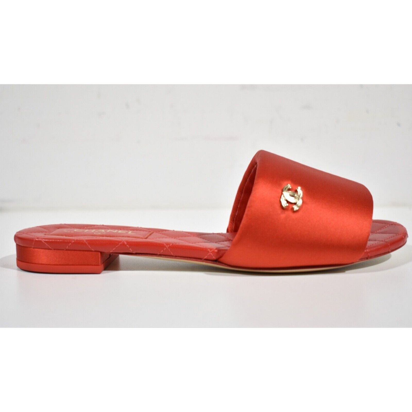 Chanel 22P CC Logo Quilted Leather Slide Mule Sandal Flop Flat 38 Size US 8 / IT 38 - 4 Thumbnail