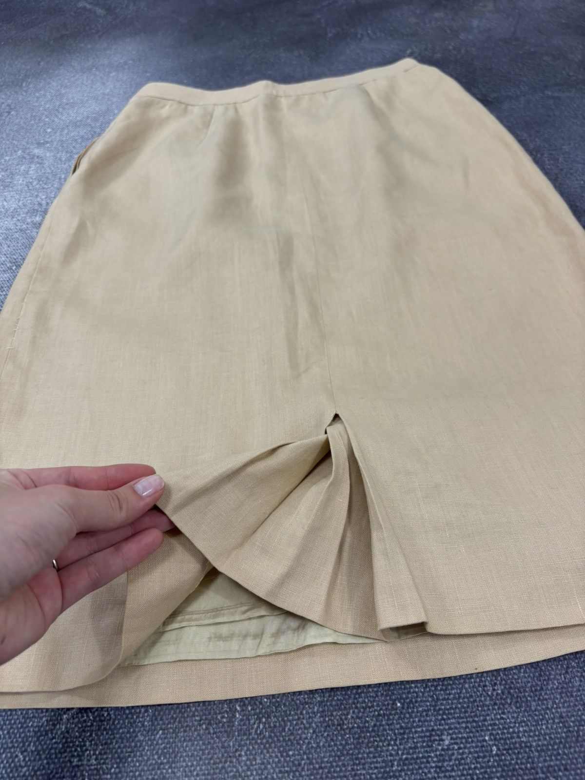 Valentino Vintage Valentino Beige/Yellow Italian Luxury Linen Skirt Size 32" / US 10 / IT 46 - 16 Thumbnail