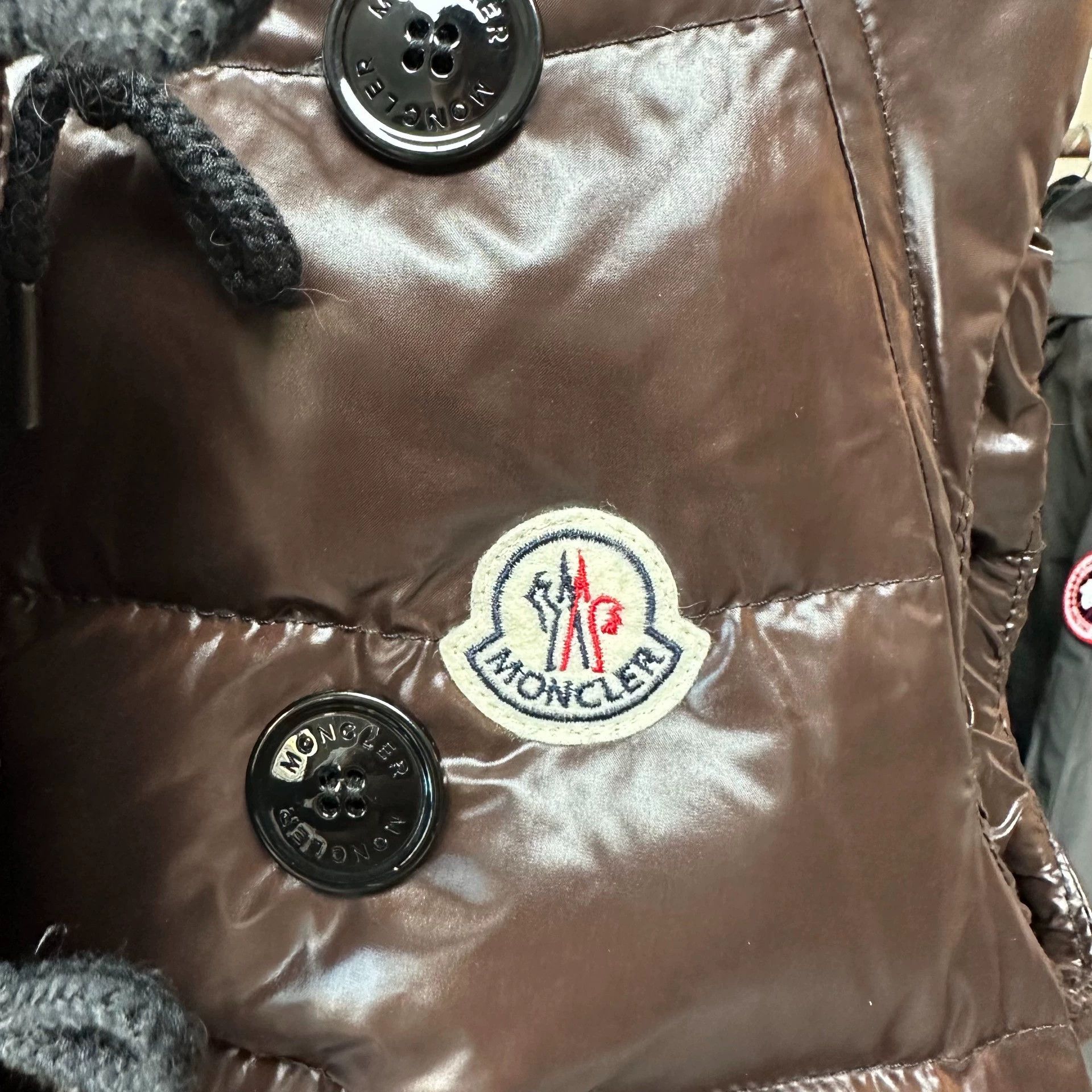 Moncler Moncler Down Vest w/ Fur Collar Mocha Brown Size 00 Like New Size XXS / US 00 / IT 34 - 4 Thumbnail