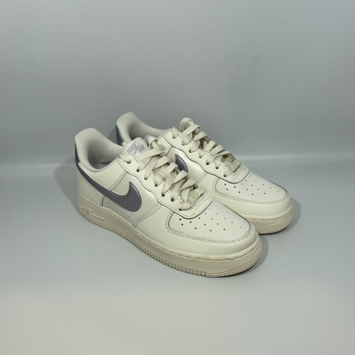Nike Nike Air Force 1 ‘07 ESS WMNS “Sail Violet Purple” Size US 8.5 / IT 38.5 - 2 Thumbnail