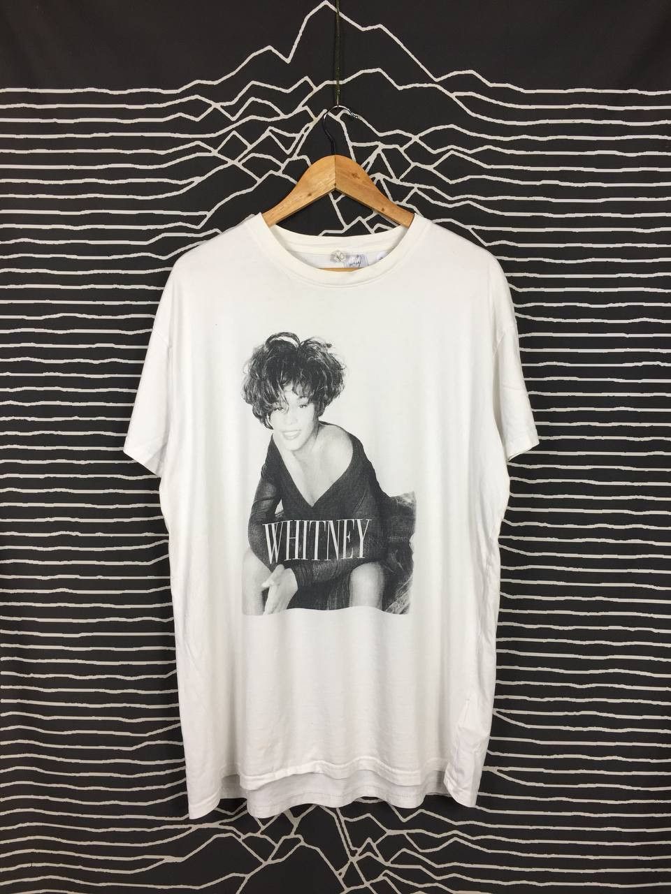 Rap Tees Vtg Whitney Houston I'm Every Woman Portrait Tee Size US XL / EU 56 / 4 - 1 Thumbnail