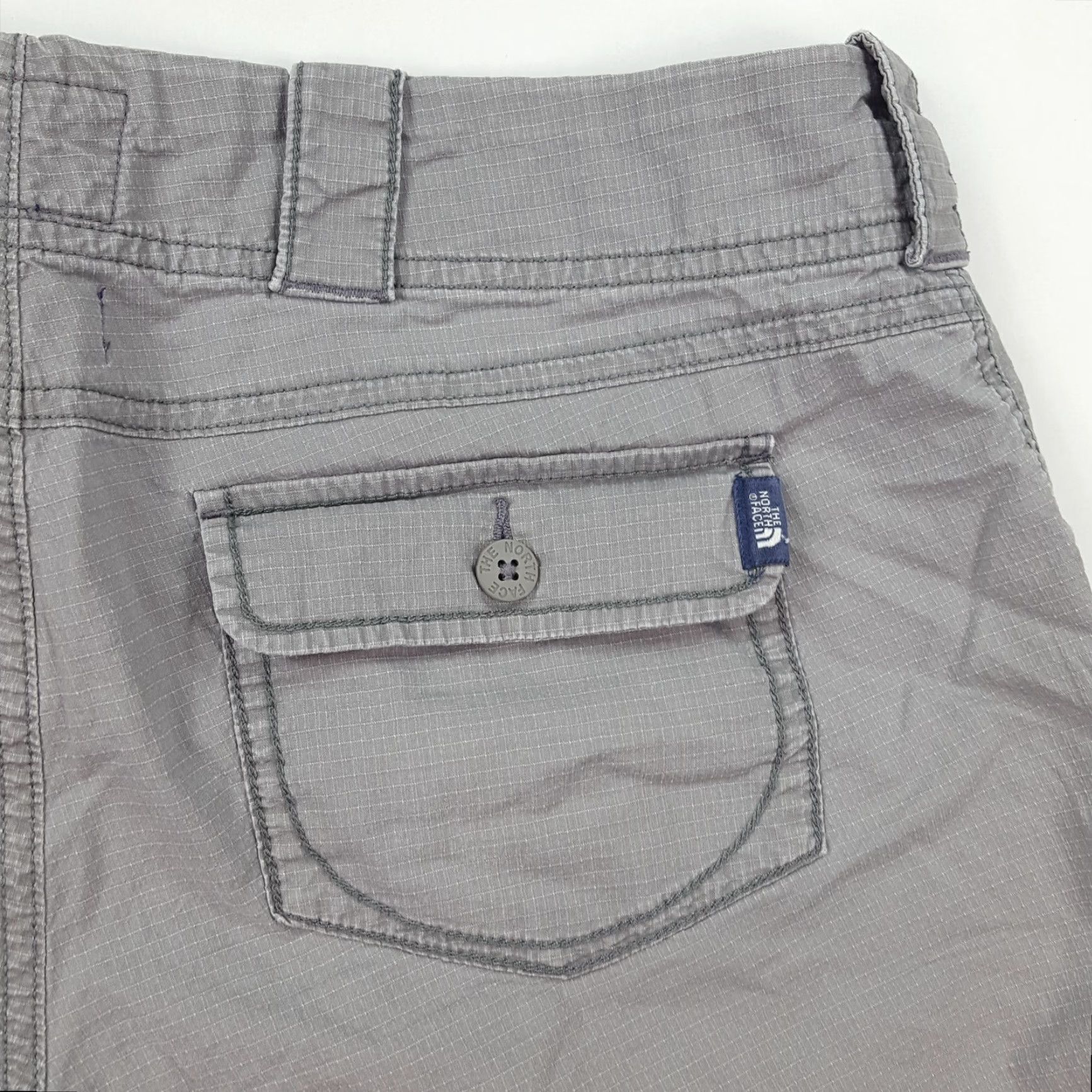 The North Face VINTAGE The North Face Outdoor Shorts Women XL Gray 90s Hiking Camping Retro Lightweight Canvas Size 40" / US 18 - 7 Thumbnail