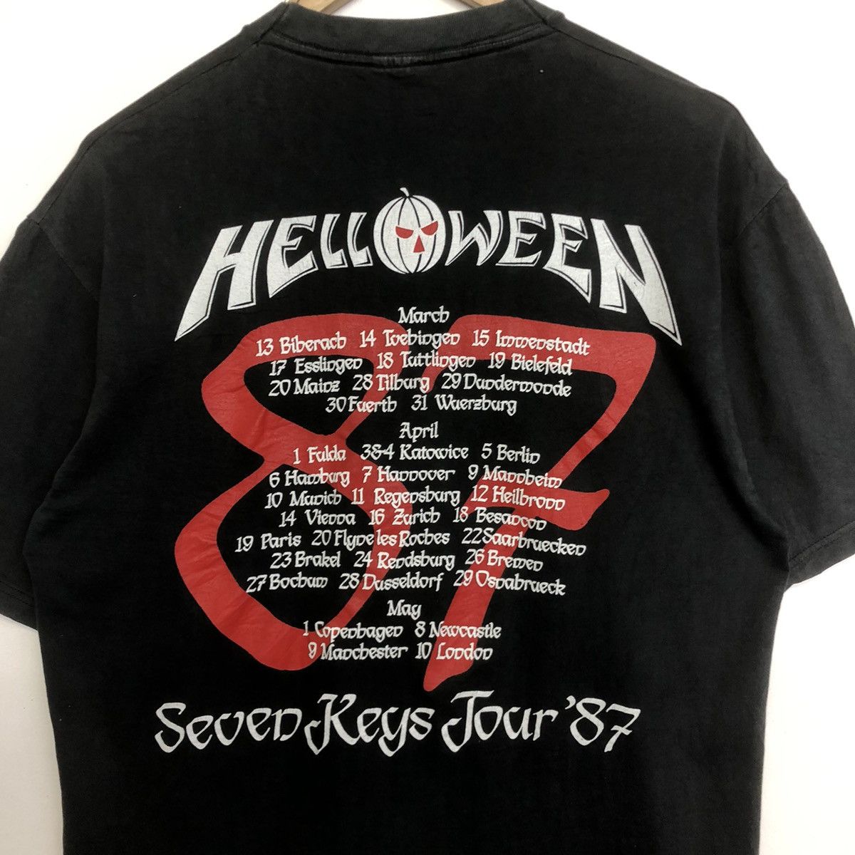 Band Tees HELLOWEEN 1987 VINTAGE BAND TOUR TSHIRT Size US M / EU 48-50 / 2 - 9 Thumbnail