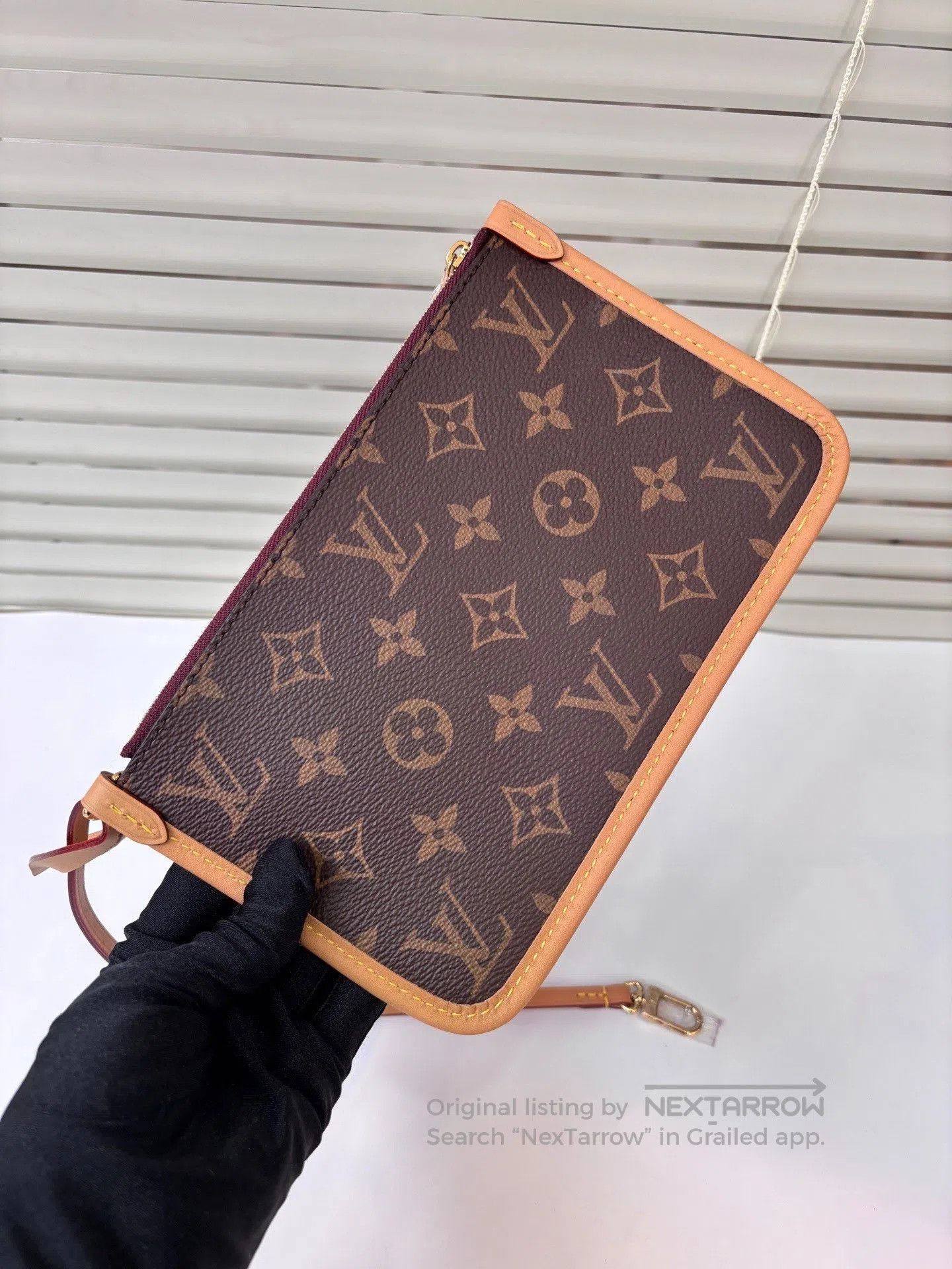 Louis Vuitton LV Classic Monogram Carryall Pouch. Size ONE SIZE - 6 Thumbnail