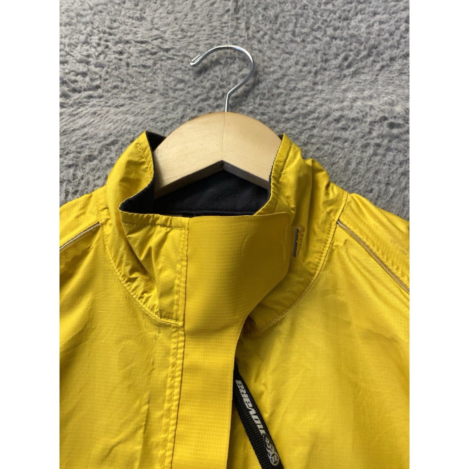 Rains Novara Jacket Mens M Yellow Cycling Windbreaker Light Water Resistant Zip Full Zip Adjustable Lightweight Wind-Resistant Regular Size US M / EU 48-50 / 2 - 4 Thumbnail