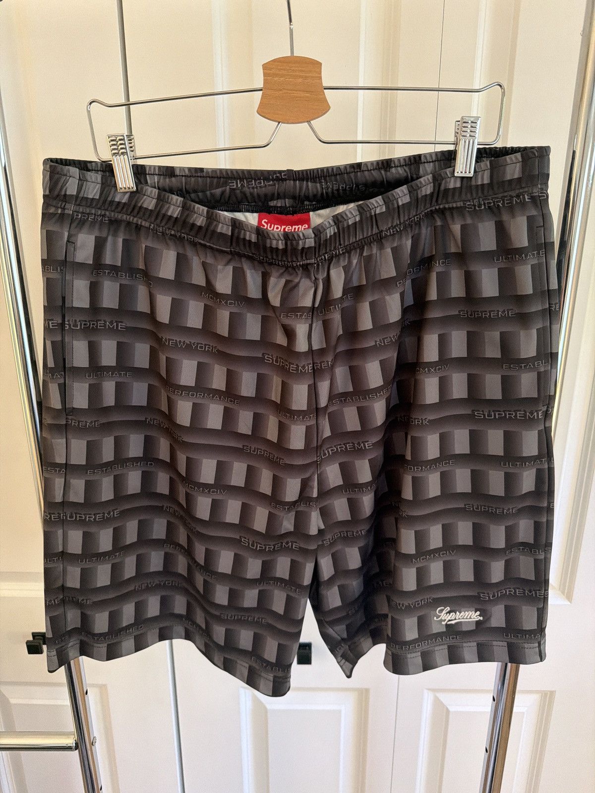 Supreme XL Supreme Grid Short SS20 Size US 36 / EU 52 - 1 Thumbnail