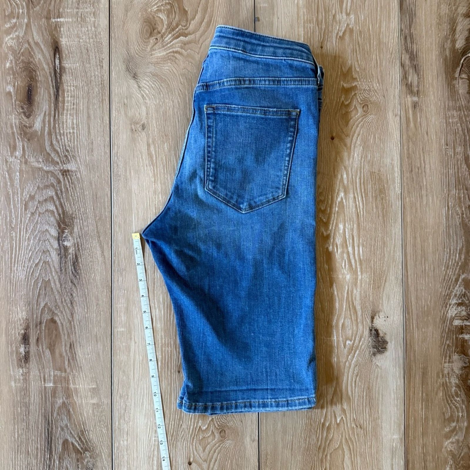 Banana Republic Banana Republic Curvy 10” Denim Short 27/4 Size 27" / US 4 / IT 40 - 10 Thumbnail